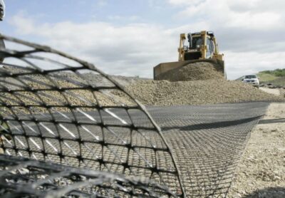особенности применения геосетки в дорожном строительстве - фото